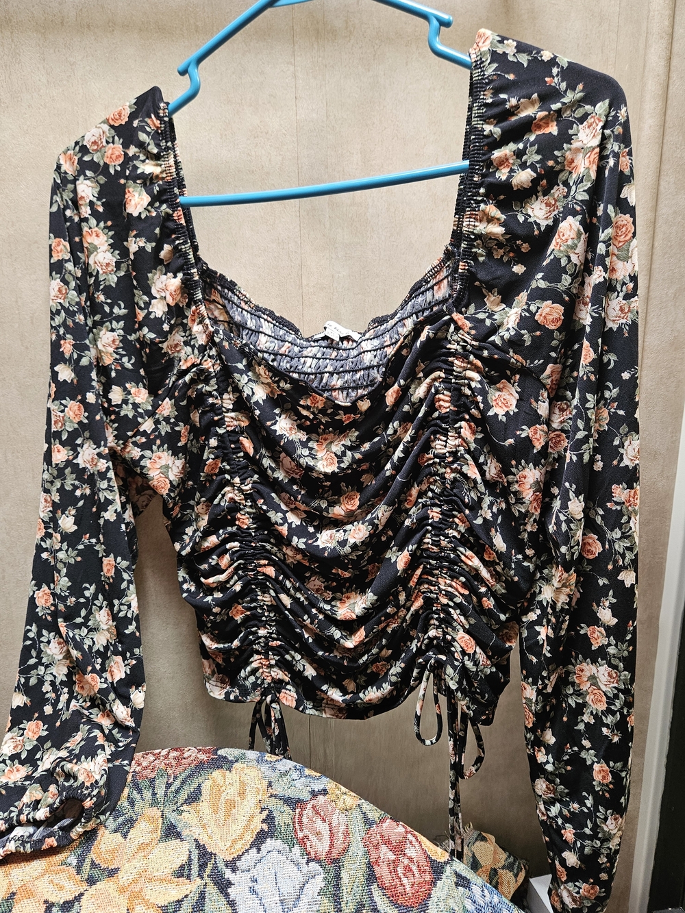 white birch Black Floral Ruched Tie-Front Long Sleeve Crop Top